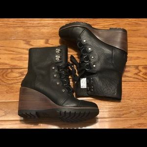 Sorel wedge boots. Never worn!